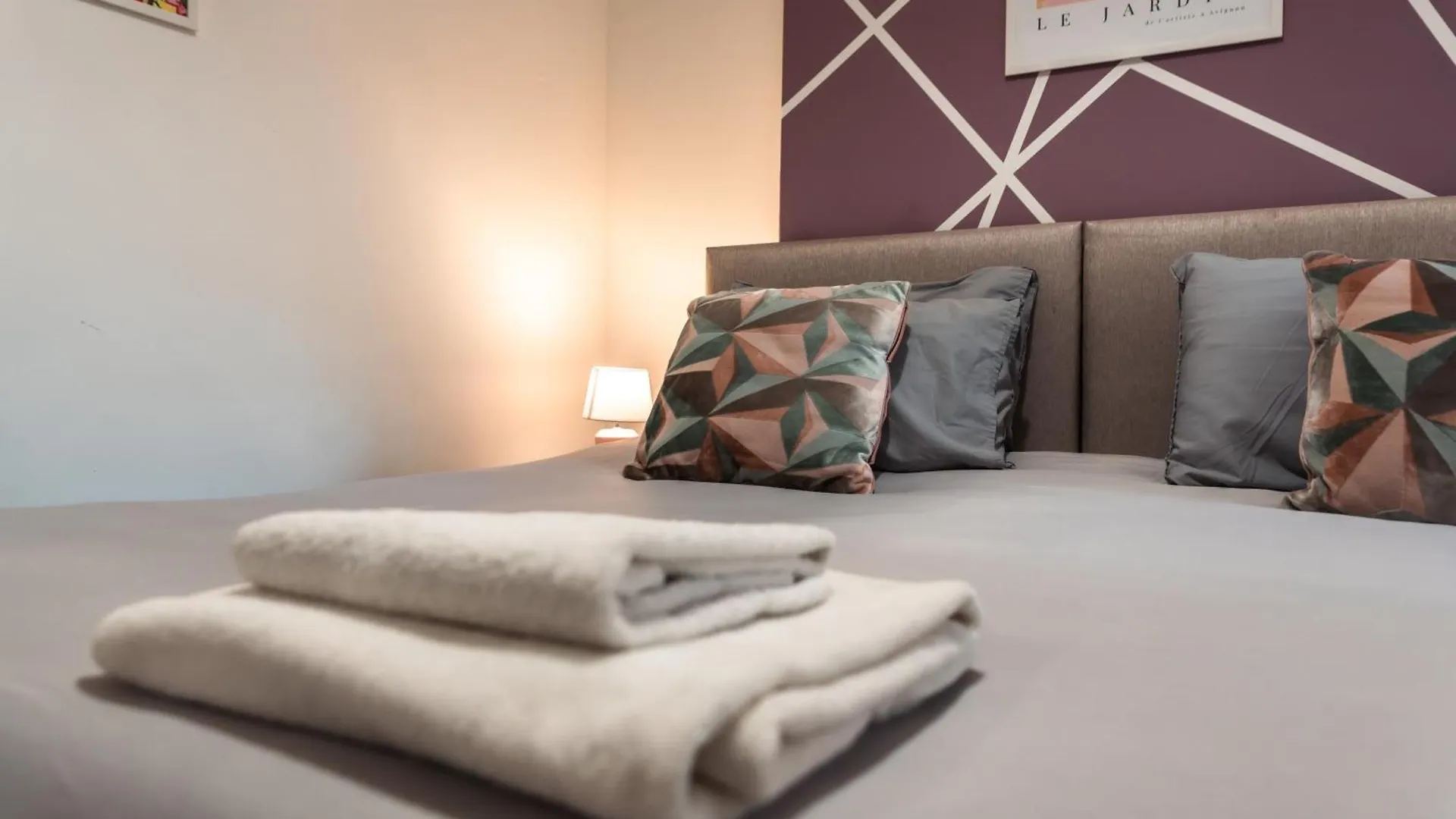 4 Bedrooms, Sleeps 8, Long Term Disc, Driveway Southampton 0*,  United Kingdom
