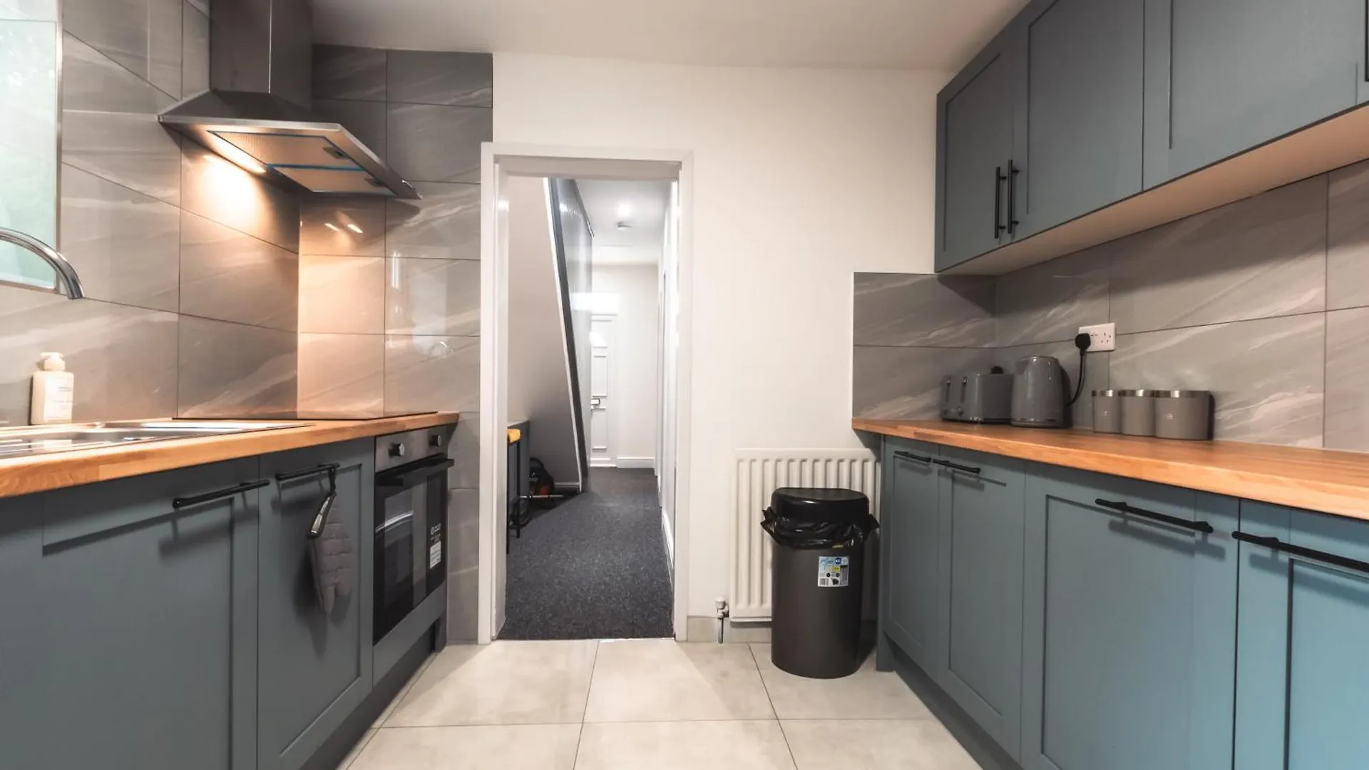 4 Bedrooms, Sleeps 8, Long Term Disc, Driveway Southampton 0*,
