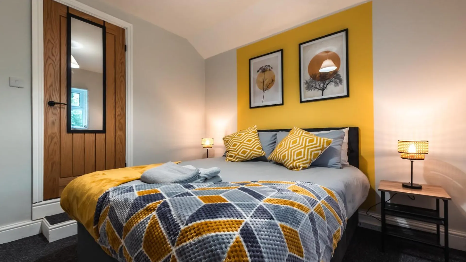 4 Bedrooms, Sleeps 8, Long Term Disc, Driveway Southampton